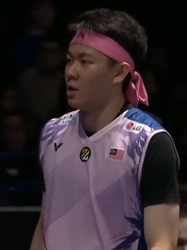 Kaki sakit kan jai? Paksa menang set 1 supaya boleh end straight game but your ankle tak bagi kerjasama kan? Set 3 pun paksa main  sampai habis sebab you memang susah nak retired kan?  You have done your best jai, kami tahu ankle you belum pulih sepenuhnya, it's okay jai, rehat dulu, kami boleh tunggu you comeback, don't worry 💜 #leeziijia #ziijia #badminton #allengland #fyp #fypage #foryou 