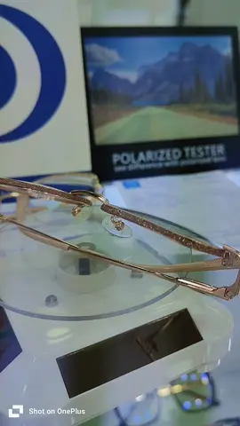 armazón en titanium con brillo 🔅 a los  alrrededores hermosos recién llegaron sólo en óptica Rapidito y la entrega en 20 minutos 0981165280