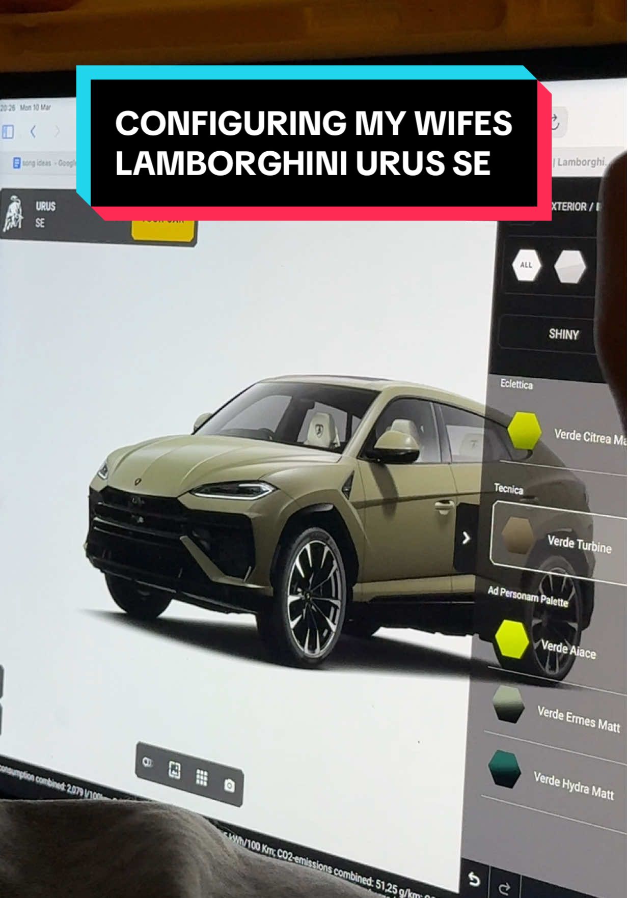 I really like this colour on an Urus. And the Urus SE would make so much sense for the school drop offs 🤣🤣. Lamborghini all I need as special request is front seat isofix 😭🙏
