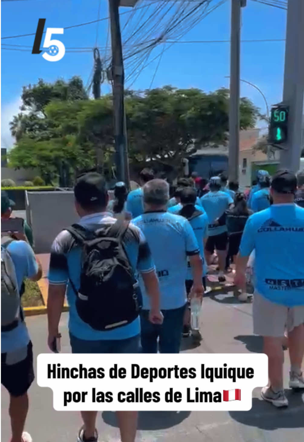 Hinchas de Deportes Iquique🇨🇱 ya se encuentran en las calles de Lima a la espera del partido ante Alianza Lima🇵🇪 por Libertadores🏆. #deportesiquique #alianzalima #copalibertadores #lima #perú #football #fyp #paratii 