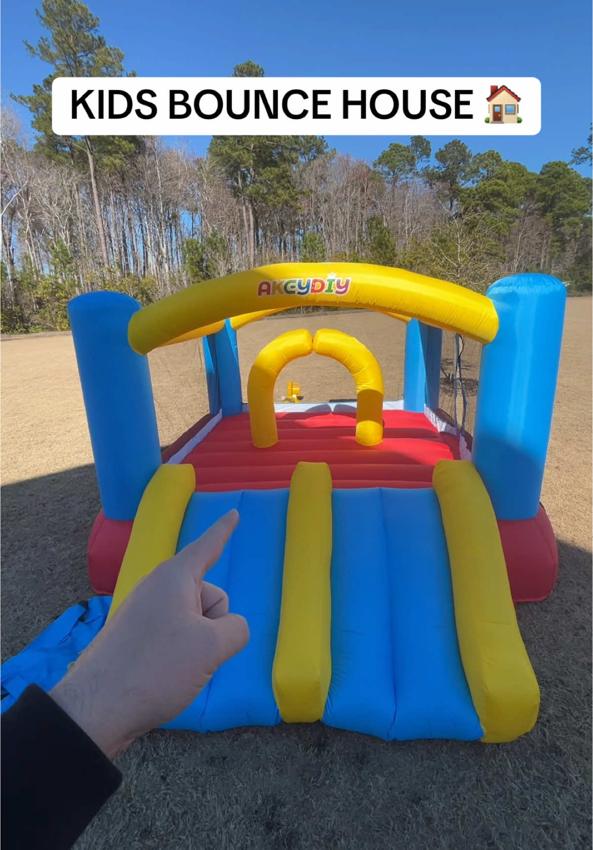 This bounce house is so much fun! #ttslevelup #ttsdelightnow #giftguide #tiktokshopcreatorpicks #tiktokshopspringsale #tiktokshopspringglowup #homespringglowup #bouncehouse 