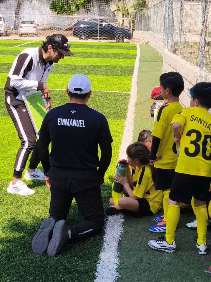 El futbol infantil debe ser una herramienta educativa. Si en un futuro desean buscar una oportunidad como profesionales ya es otra historia :)
