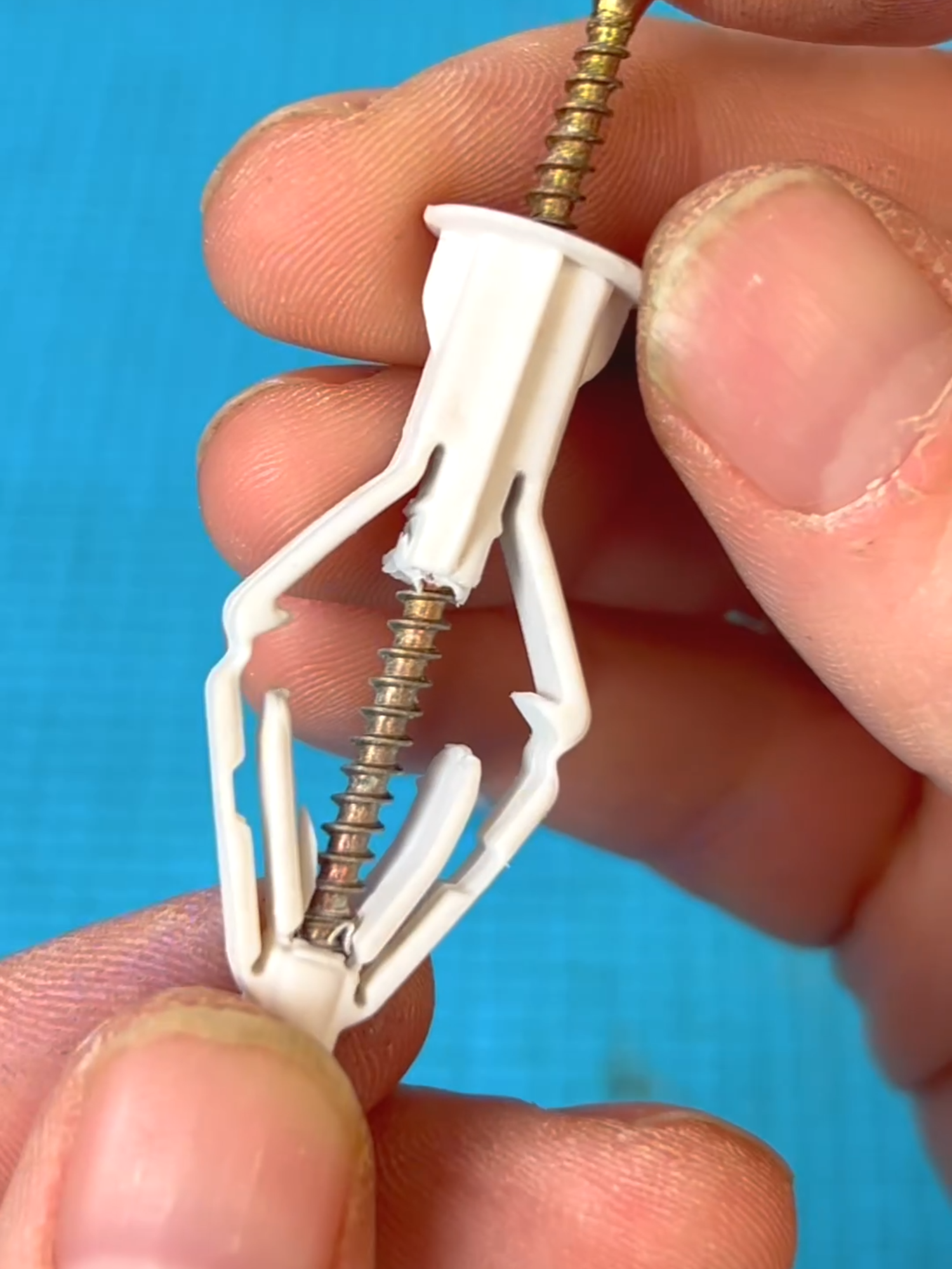 Three Strong Anchors #tipcentric #tools #DIY #tipsandtricks #LearnOnTikTok #tips #drywall #homemaintenance