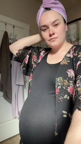 I can’t do GRWM videos 😂😂 I have squirrel brain 😮‍💨  • • • #momchronical #homeschool #momsoftikok #pregnantlife #pregnancy #highriskpregnancy #hyperemesisgravidarum #momsof4 #stayathomemomlife #homemaker 