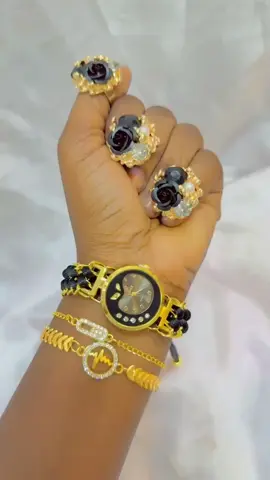 Ensemble montre plus boucles d’oreilles à 2500 en gros boucles d’oreille 1250 en gros 