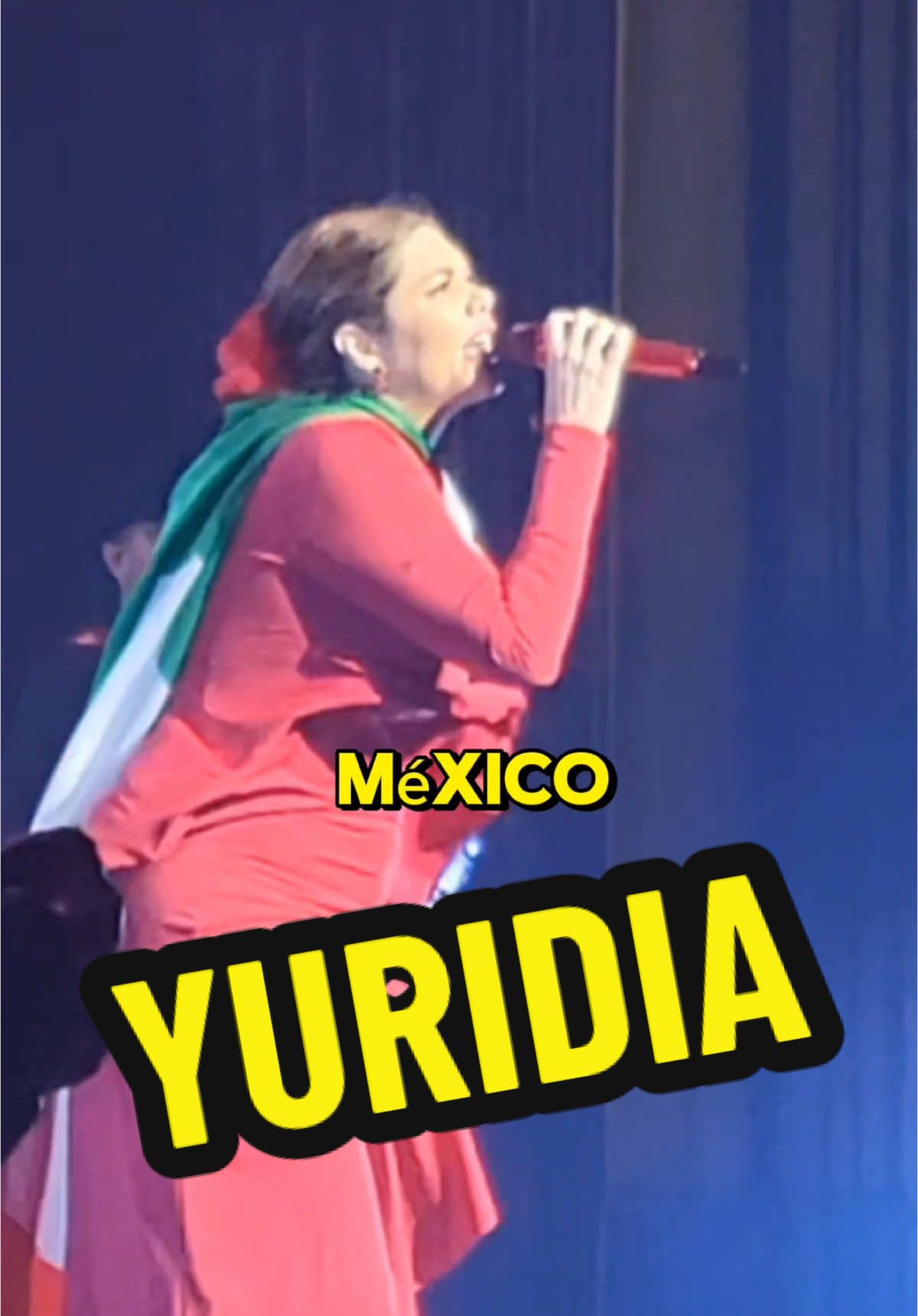 Yuridia defendió la bandera de México #yuridia #bandera 