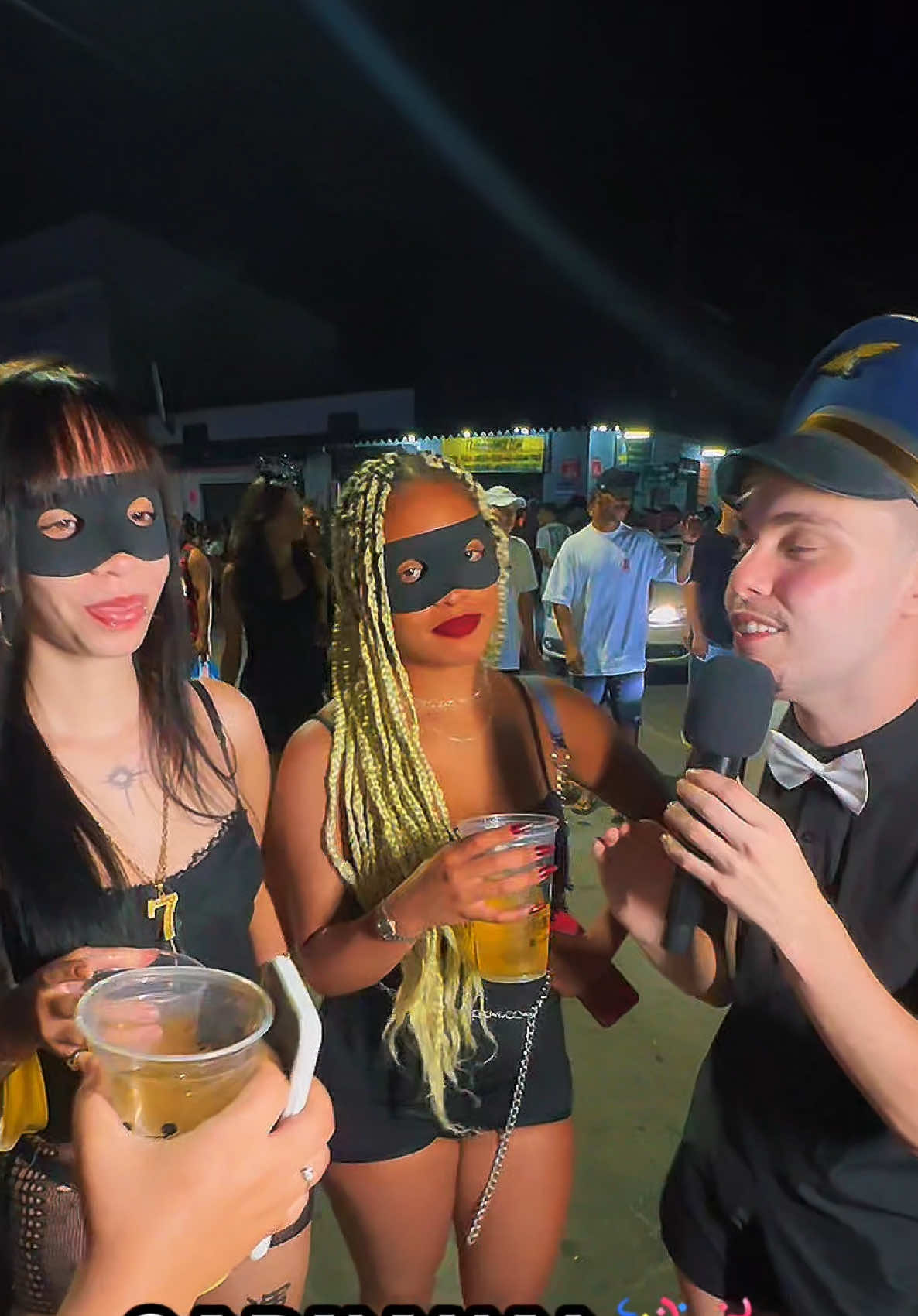 ela tem amiga tá? 🤺🤣 #fantasia #carnaval #amigas #rj #entrevista #fyppppppppppppppppppppppp #fypシ゚ 