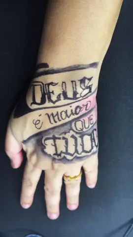 Tatuagem na mão com Caneta #tattoos #tattoo #tattootiktok #fyyy #fypシ゚ #frase #viral_video #tattooart #tattooartist #fyy 