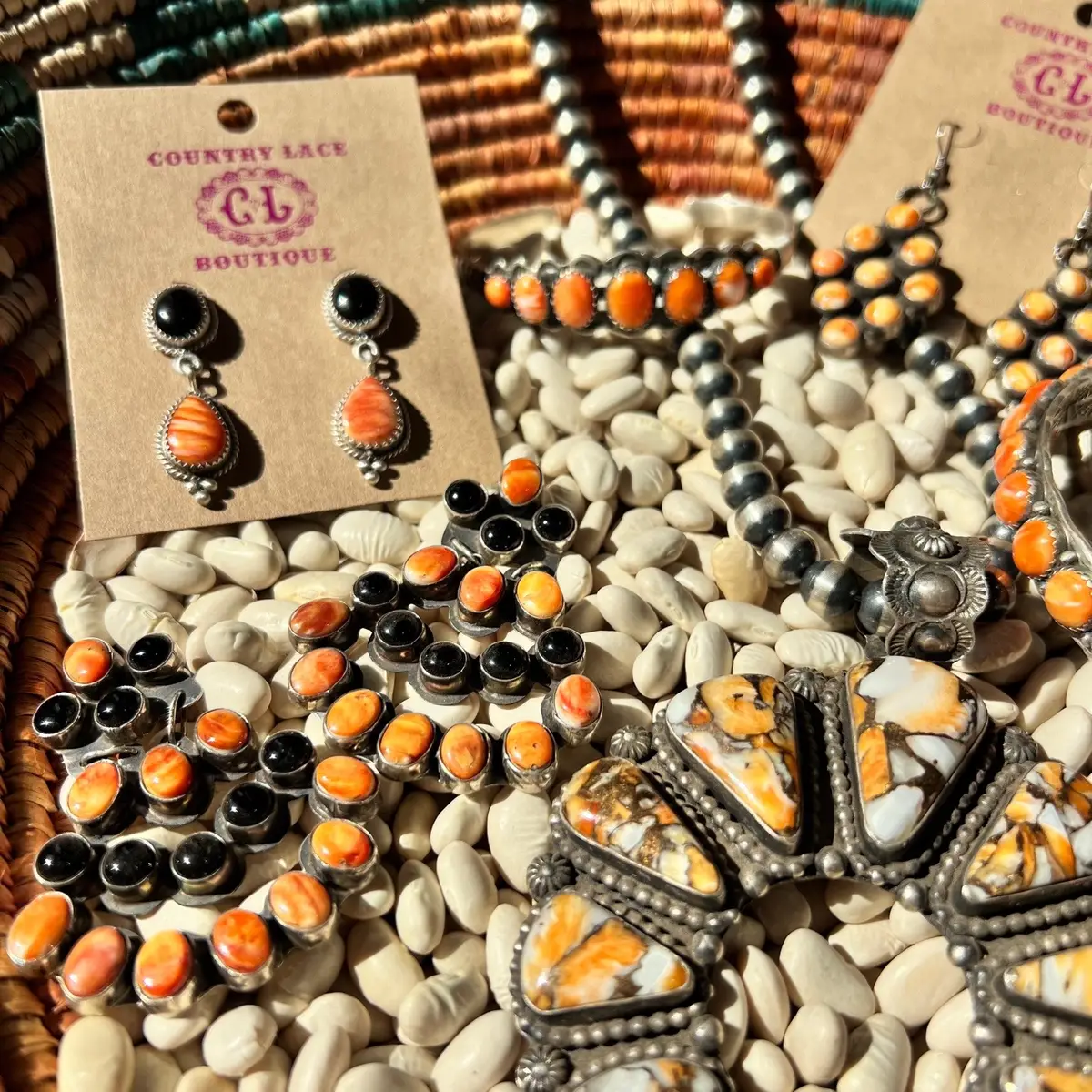 #countrylaceboutique #shopsmall #nativeamericanjewelry #statementpiece #orangespinyoyster #sterlingsilver #orangespinynaja 