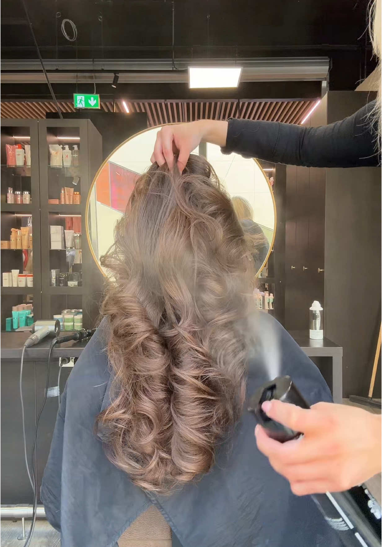 Clip up curls😍 #hairstylist #oldmoney #curls #volume #hairstyle @adamogevavestland @Adam og Eva Frisør 