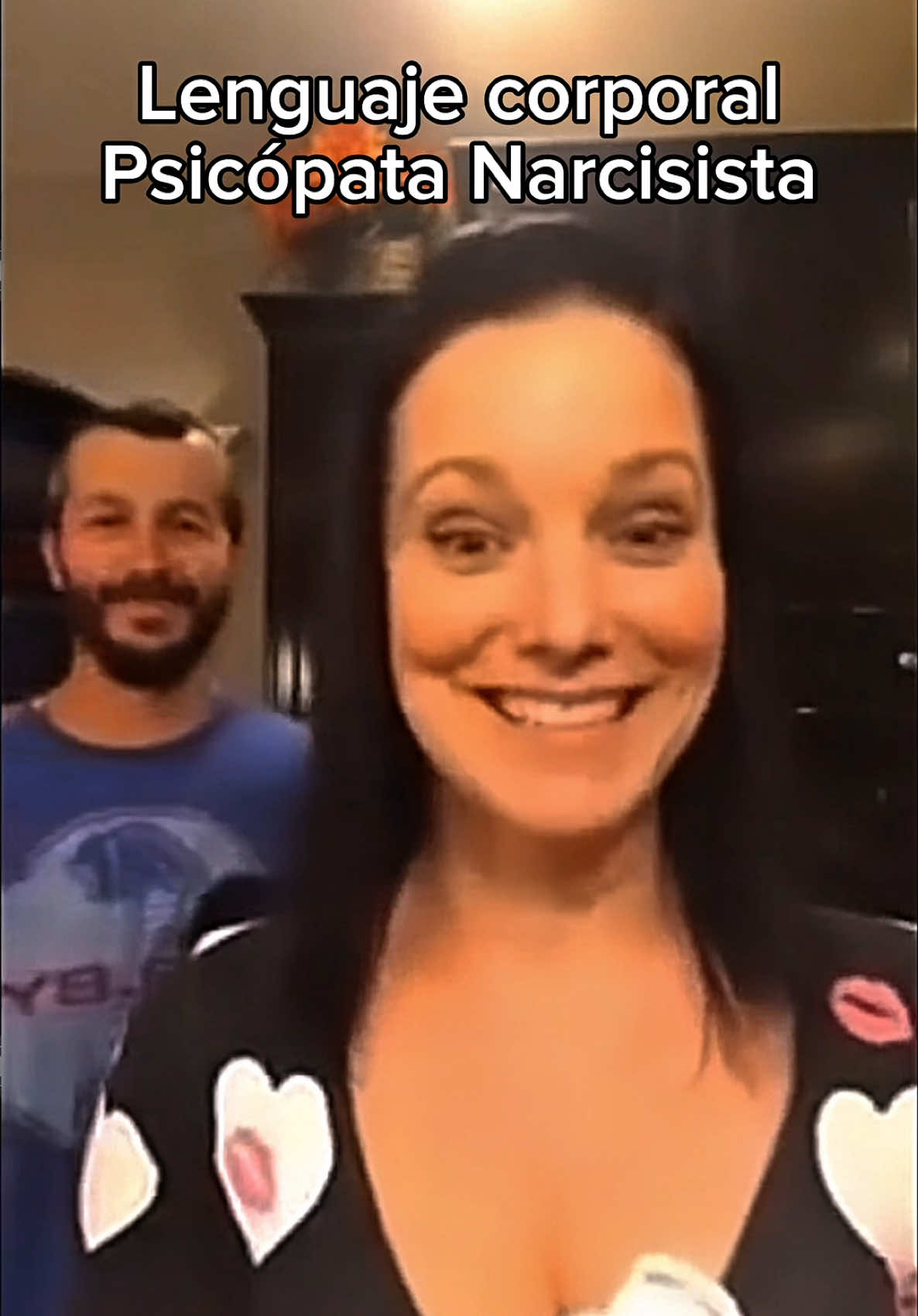 Para quienes no los reconozcan, ellos eran las parejas de Shannan Watts y Gabby Petito y también fueron sus as3s!nos 💔 Sé que dentro de la relación es muy difícil ver la verdad y es muy fácil perder estos signos de lenguaje corporal tan sutiles, sobre todo cuando no lo tenemos en video para verlo una y otra vez. Pero, por favor, presta atención a cómo te sientes dentro de la relación, a cómo reacciona cuando algo te disgusta, a si toma responsabilidad cuando se equivoca y si muestra signos de no saber controlar su ira (como golpear muebles, paredes, ofenderte, etc). Quizás le amas mucho pero reconoce que tú vida es mucho más importante que demostrar que la relación puede funcionar. Estoy aquí para apoyarte si lo necesitas 🩷 —- Nos vemos mañana en la única sesión en vivo de Recupérate de Narcisista Puedes unirte en mi enl4c3  #narcisista #narcisismo #relacionestoxicas #psicopata #devaluacion