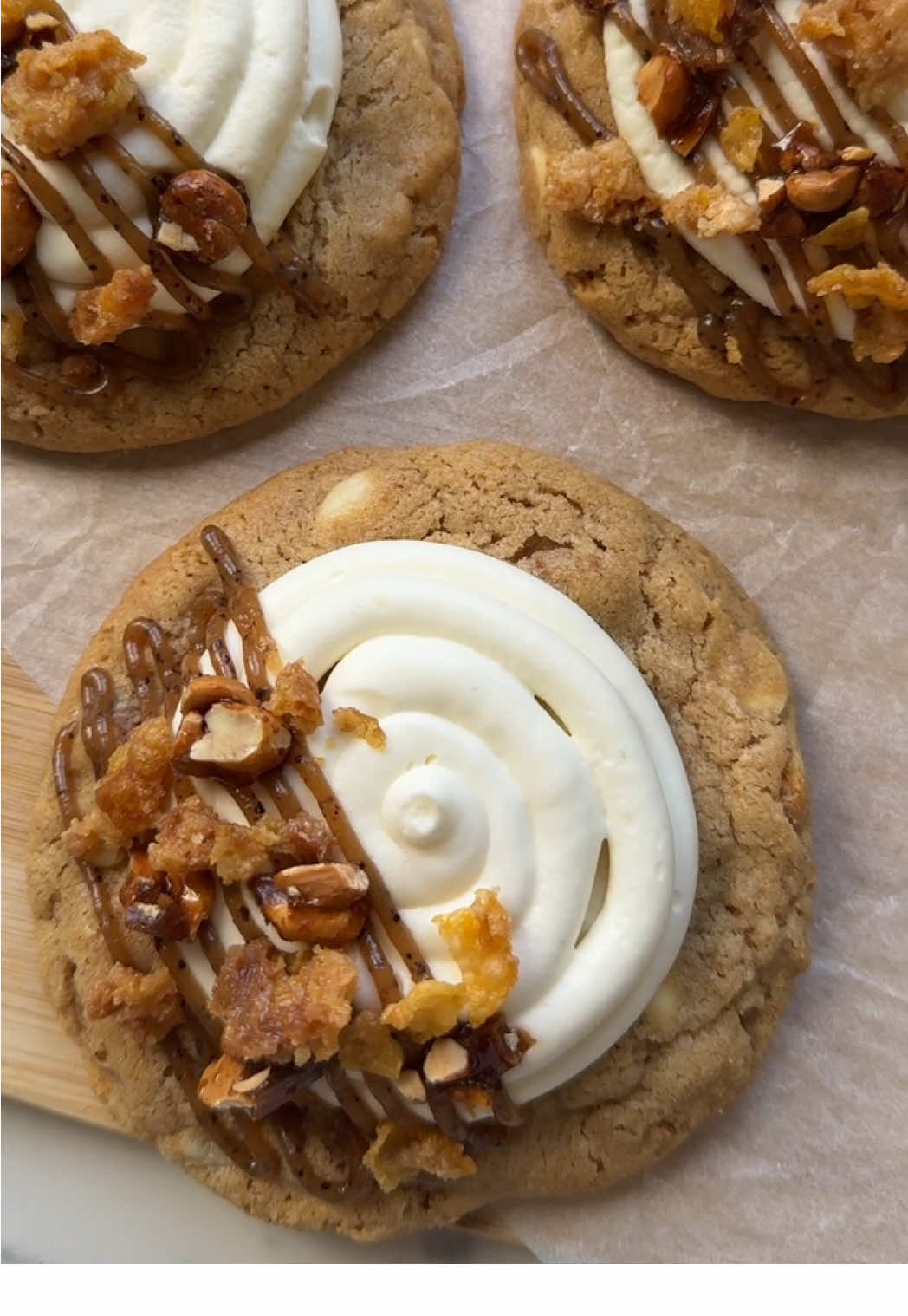 Galletas de cereal 🥣 , cuéntenme cómo les parecieron:), ahora traje invitados especiales para probarlas . . #pastrychef #cookies #fyp #Recipe #sweet #dessert #inspiration #pastry 