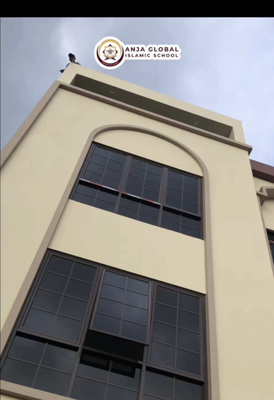Update Pembangunan Gedung Anja Global Islamic School yang semakin siap untuk menyambut para penuntut ilmu generasi emas umat, Insya Allah. Dengan hanya 17jtan bisa masukin anak ke Sekolah Islam Global Technology! Plus masih dapat diskon lagi dan bonus lainnya! . Daftar PPDB 2025-2026 sekarang  dan dapatkan potongan harganya! ANJA GLOBAL ISLAMIC SCHOOL Sekolah Islam Global Technology Pertama di Depok! 📍Jl.Abdul Wahab No.1 RT 002/ RW 008, Cinangka, Sawangan, Depok. Informasi lebih lanjut:  ☎️0852-8222-1933. . #fyp #ppdb #sekolahislam #smpislam #fullday #sekolahtahfiz #anjaglobalislamicschool