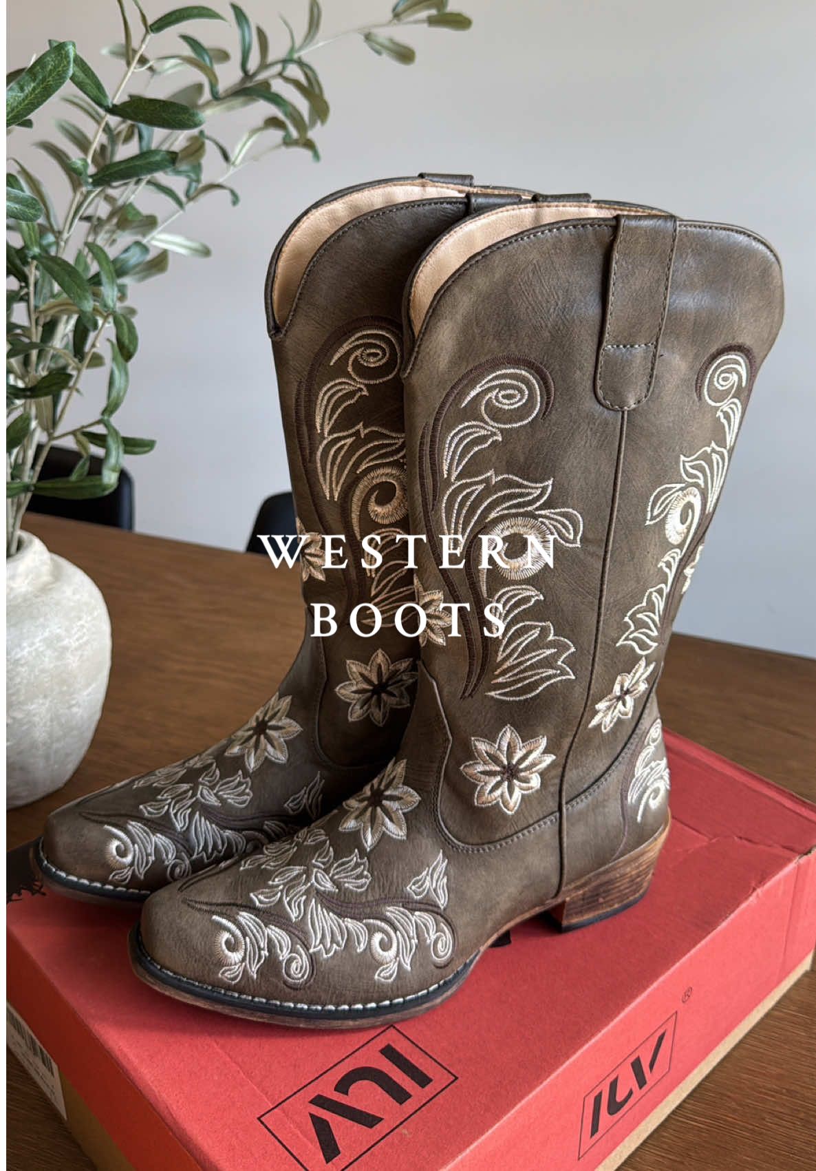 The perfect pair of boots 😍🤎 (wide calf friendly)!!  #cowboyboots #rodeotime #rodeoseason #westernwear #westernboots #cowgirls #widecalfboots #cowgirlboots #tiktokshop #tiktokshopfinds #SpringIsHere #springfashion #fyp #fypシ #foryoupage #parati #latina 