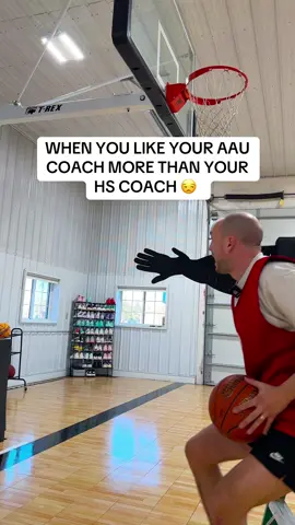 High school coaching is way harder than coaching an AAU team. Just keep that in mind when you are going through problems with your HS coach. Not all coaches are the same and I get that but these points are the main things I hear from players. And as a player that played in college … you have to figure out how to fit into a system! That’s just the way it goes unless you in the league making more money than the coach lol 😂 #basketball #basketballskit #basketballworkout #basketballtraining 