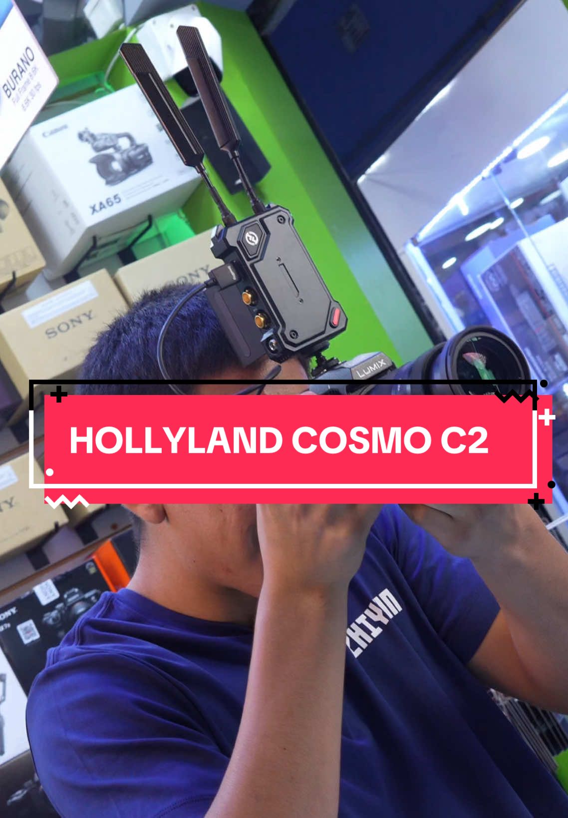 ¡Presentamos el Cosmo C2 de Hollyland! 🌟 La última revolución en transmisiones inalámbricas. Con un alcance de hasta 1,000 metros y una calidad de video 1080 a 60p este dispositivo está diseñado para profesionales del cine y la producción de contenido. 🎥🔥 ¡Da un salto de calidad a tus producciones con el Cosmo C2! #Hollyland #CosmoC2 #TransmisiónInalámbrica #Cine #Video4K #ProducciónDeContenido #Tecnología #Innovación #Cámara
