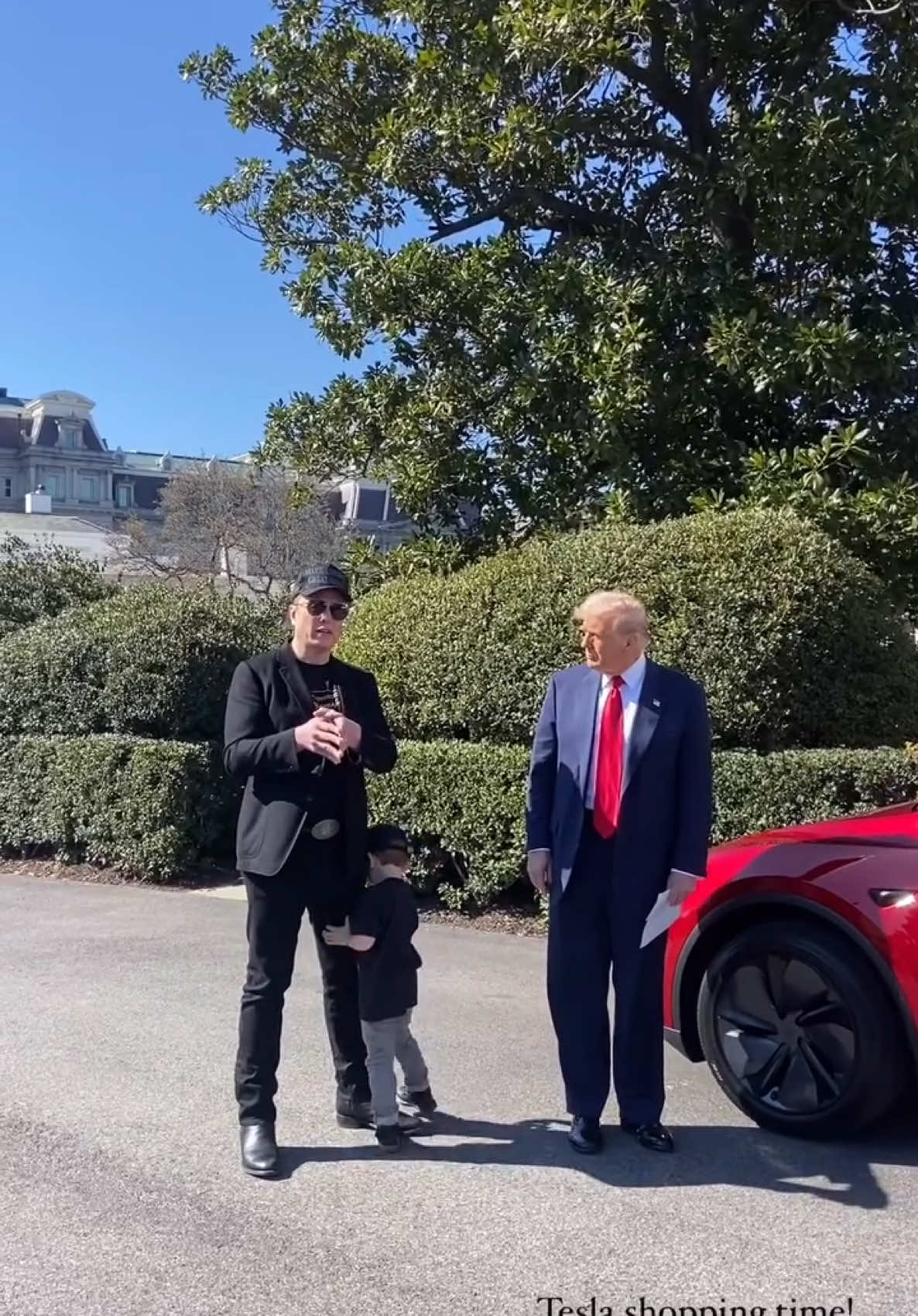 President Donald J Trump with Elon Musk & X this afternoon at The White House right before President Trump bought his new red Tesla Model S! MAKE AMERICA GREAT AGAIN!!! #maga #donaldtrump #trumpwasright #whitehouse #trump #tesla #elonmusk @potus @realdonaldtrump @teamtrump @trumpwarroom @whitehouse @teslamotors 📸: @allisonschuster_ 🇺🇸🇺🇸🇺🇸🇺🇸🏎️🏎️🏎️🏎️