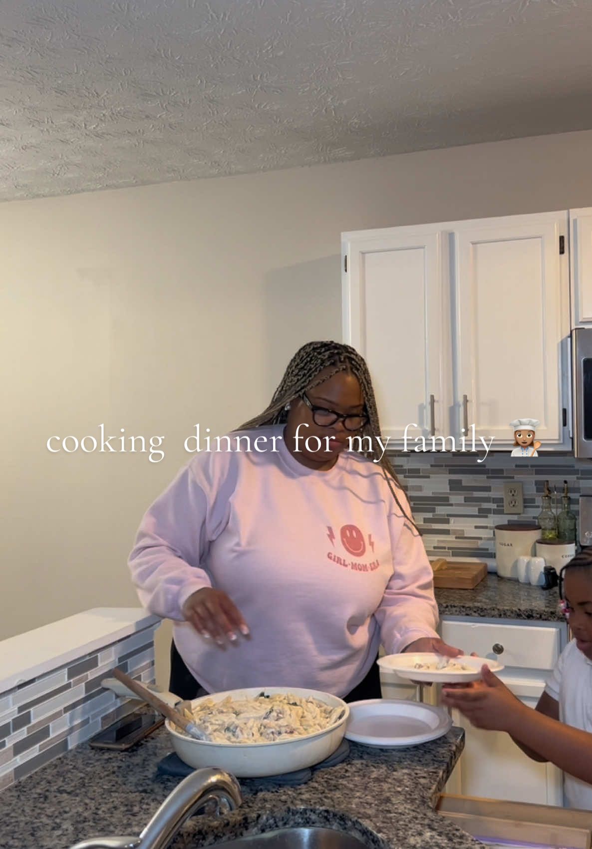 Cooking a quick dinner for my family of 5 👩🏽‍🍳 This was SUPER easy to make! Y’all know we loveeee quick & easy over here 🤭 #dinnertime #EasyRecipes #easydinner #quickdinner #homecooked #plateupwithme #pastarecipe #pasta #alfredopasta #momof3 #dinnerwithme #DinnerIdeas #creatorsearchinsights 