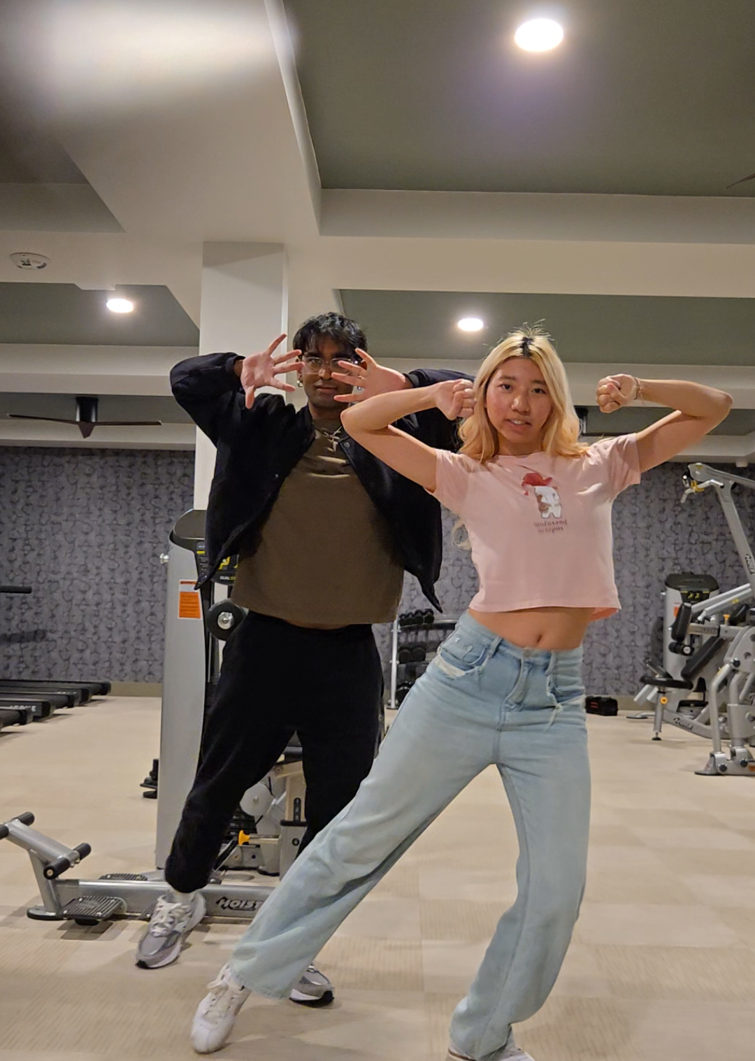 Replying to @itismilan teaching my bf ichillin - Official in 1 min results! @Razi #dance #ichillin #nugu #kpop #challenge #dancechallenge #couple #boyfriend #girlfriend 