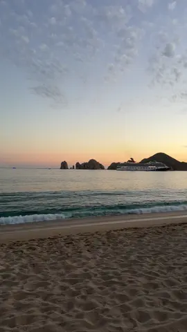 cabo ❤️ #cabo #cabosanlucas #mexico #mexico🇲🇽 #mexicocheck #mexicotiktok #mexicoo #springbreak #travel #vacation #sunset #beach #ocean #pretty #sky #aesthetic 
