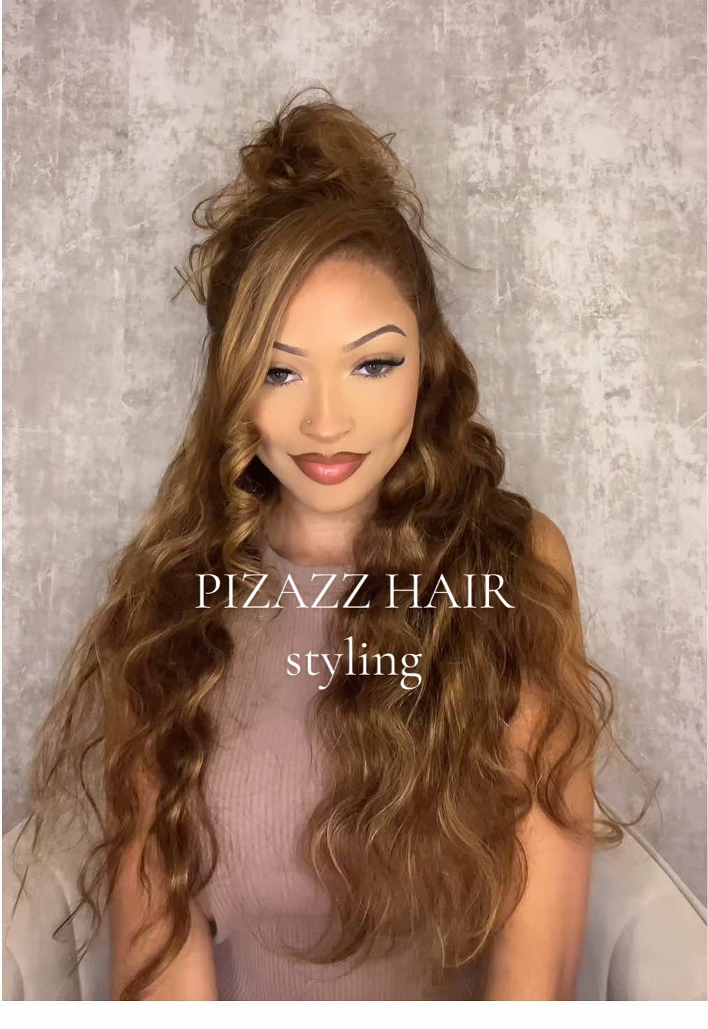 Such a cute style 🥰 ft @Pizazz Hair @Pizazzwig_amazon #pizazzhairamazon #pizazzhighlightbodywavewig#13x4highlightedwig #hdlacewigs #amazonwigs #ombrewig #highlightedwig #honeyblondewig #coloredwig