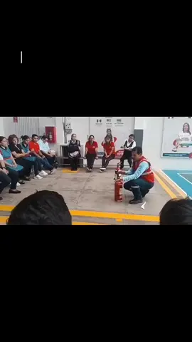 🔥 El personal de Saco Oliveros - Sede Bellido recibió una capacitación en uso y manejo de extintores 🔥 ¡La seguridad es primero! Ahora estamos preparados para actuar ante cualquier emergencia. 🚒💨 📍 Práctica con extintores reales ⚠️ Prevención y acción rápida 🚀 ¡Juntos hacemos un entorno más seguro! #sacooliveros  #capacitación  #seguridadprimero  #extintores  #emergency  #prevención  #protección  #SOS #sedebellido 
