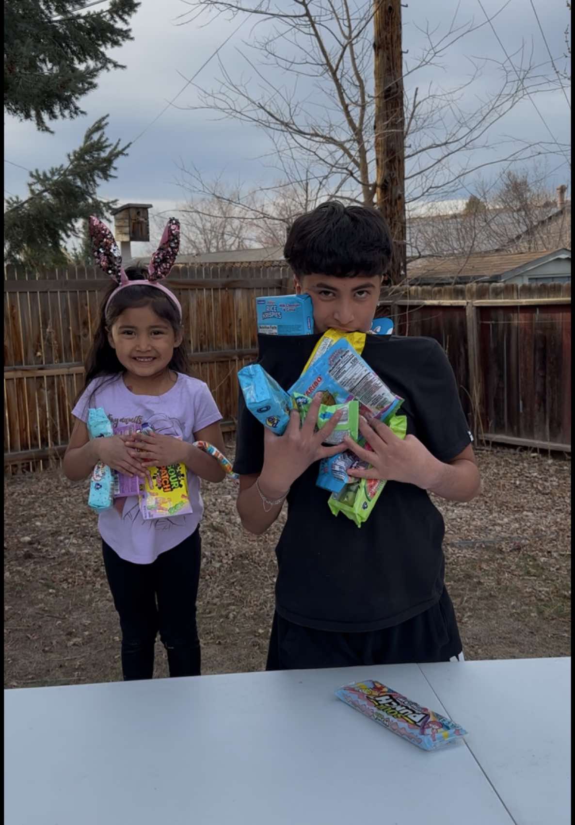 Easter edition: Who grabs the candy first 🐣  #familygamenight #candygrab #snackgrab #Siblings #challenge #familythings #FamilyFun #kidsbelike #familygames