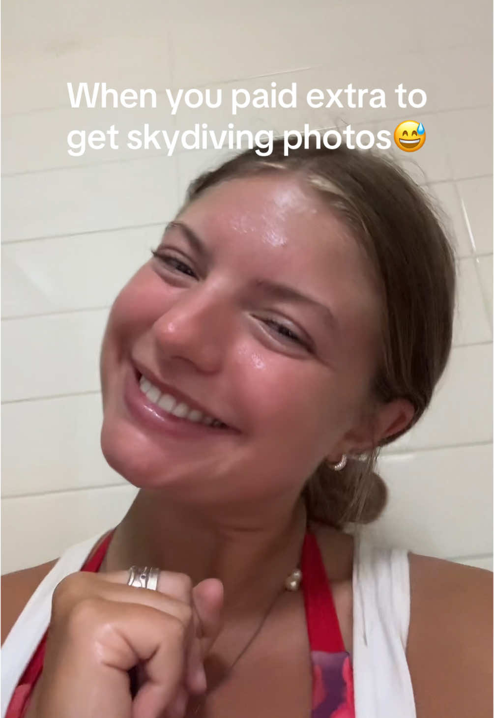 I genuinely don’t know who that person is😅 #skydiving #fail 