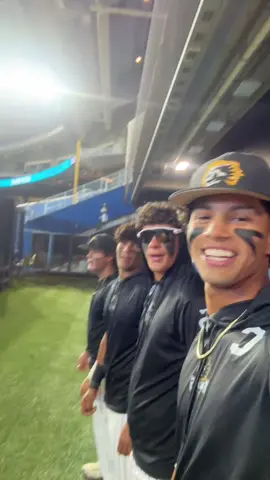 get jiggy @Aj Cruz @rafaelsosaa @a13x_.privv #fyp #marlins #baseball #miami #baseballboys #sunset 