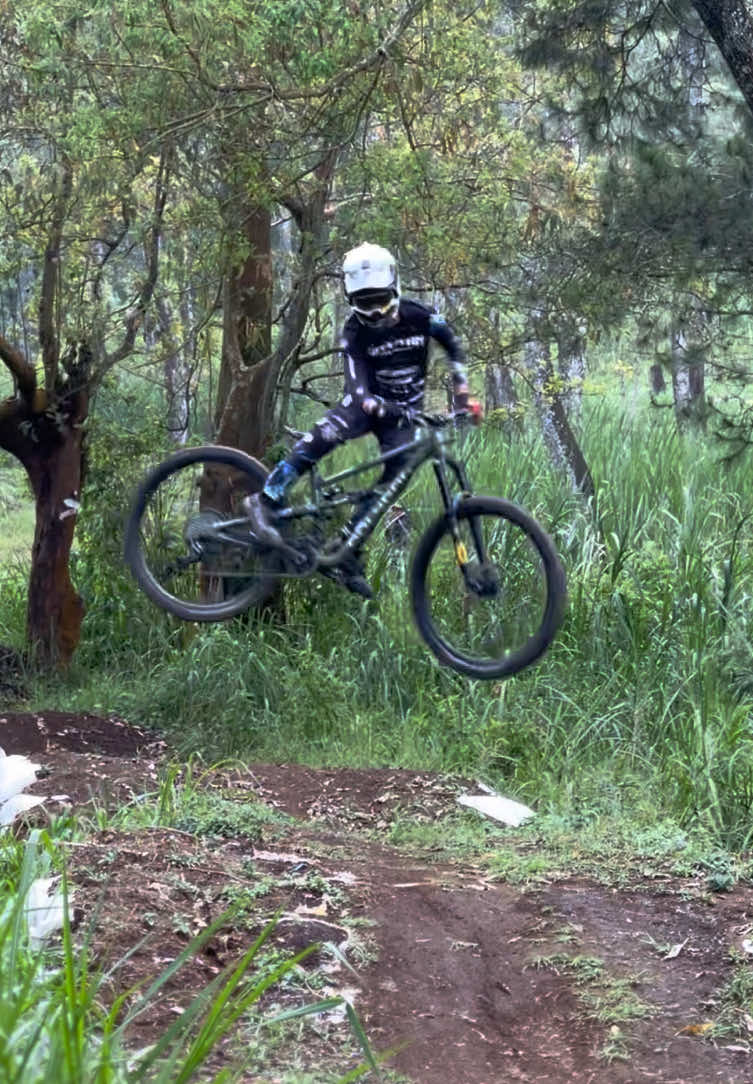 #fyp #downhill #ohlins #mtb 
