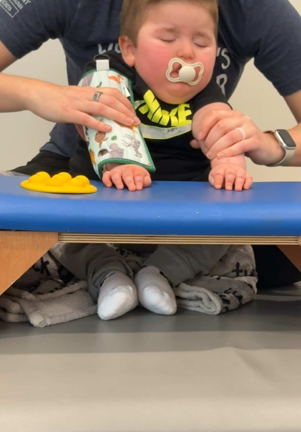 A day in the life. God doesn’t give you more than you can handle, right? ❤️ #fyp #dayinmylife #therapy #stlouis #children #physicaltherapy #PT #special #specialneeds #rare #schizencephaly #septoopticdysplasia #blind #hydrocephalus #chiarimalformation #differentnotless #Love #kindness #faith @Raising Cane's @Alani Nutrition 