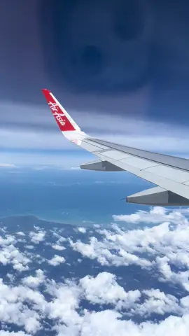 Suara di atas udara  #pesawat #airasia #liburan #singapura 