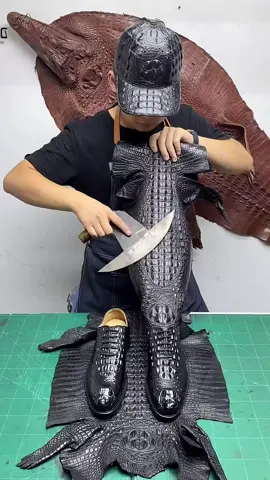 Giày tây da c.á s.ấu, Sang trọng- Mạnh mẽ- Cá tính  #dodathucong #handmadeleatherbag #khautay #leathercraft #diyproject #handmade #thucong #sewingbag #giày #Handmadeleathershoes #derby #oxford