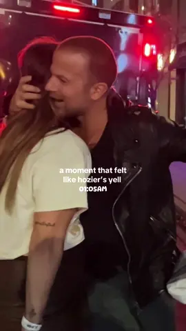 still can’t believe this happened 😆 @Kip Moore you’re the BEST. #hoziersyell #kipmoore #chicago 