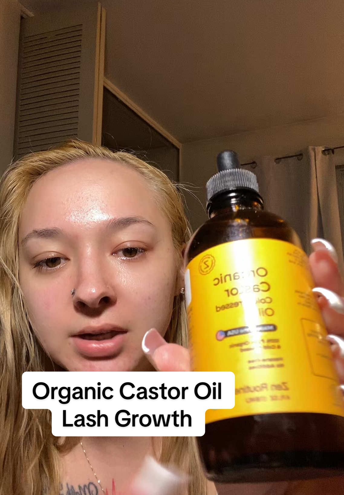 Hopefully this helps my lashes grow 🤞🏻#diylashserum #blackcastoroil #organic #spa 