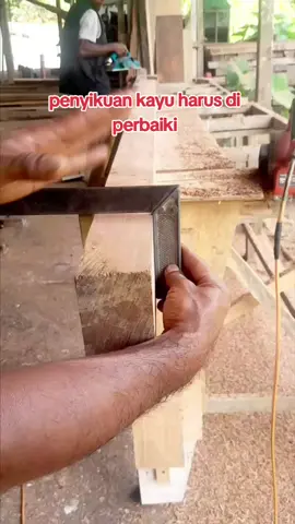 penyikuan kayu balok kusen blm benar jadi harus di perbaiki#woodworkingtips  #tukangkayukreatif #tutorial #trik #skil #bajawa_flores_ntt 