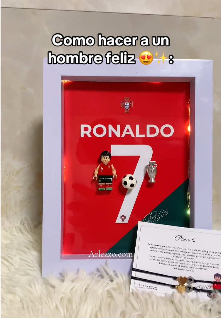 ¡Llegó a Arlezzo el Cuadro de Luz de Cristiano Ronaldo! ⚡ Incluye tarjeta de dedicatoria + 2 pulseras que brillan en la oscuridad ¡Pide ahora y llévate el envío GRATIS a todo el Perú! 🇵🇪🚚 Perfecto para fans verdaderos o un regalo con mucho sentimiento ¡Hazlo tuyo antes que se agoten! #peru🇵🇪 #cristianoronaldo #cr7goat🐐 #cr7cristianoronaldo #cuadrocr7 #elbicho #portugal #realmadridfc #realmadridcf #alnassr #juventus #cr7lover #cr7fans #cristianoronaldo7 #bicho 