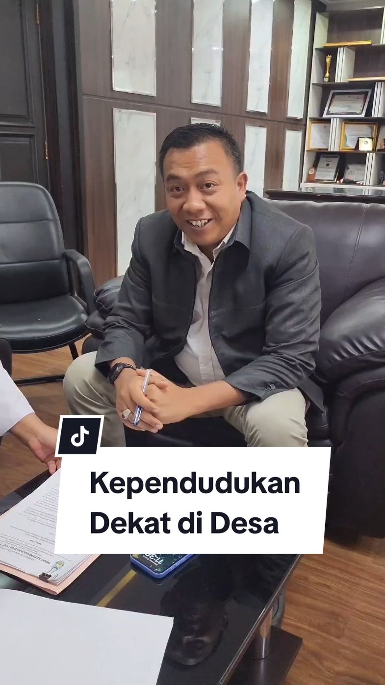 KENDEDES Kependudukan Dekat di Desa dengan mengurus data kependudukan tanpa harus pergi ke Dukcapil. #kendedes #dukcapil #kependudukan #masrio #bupatimuda #situbondo 