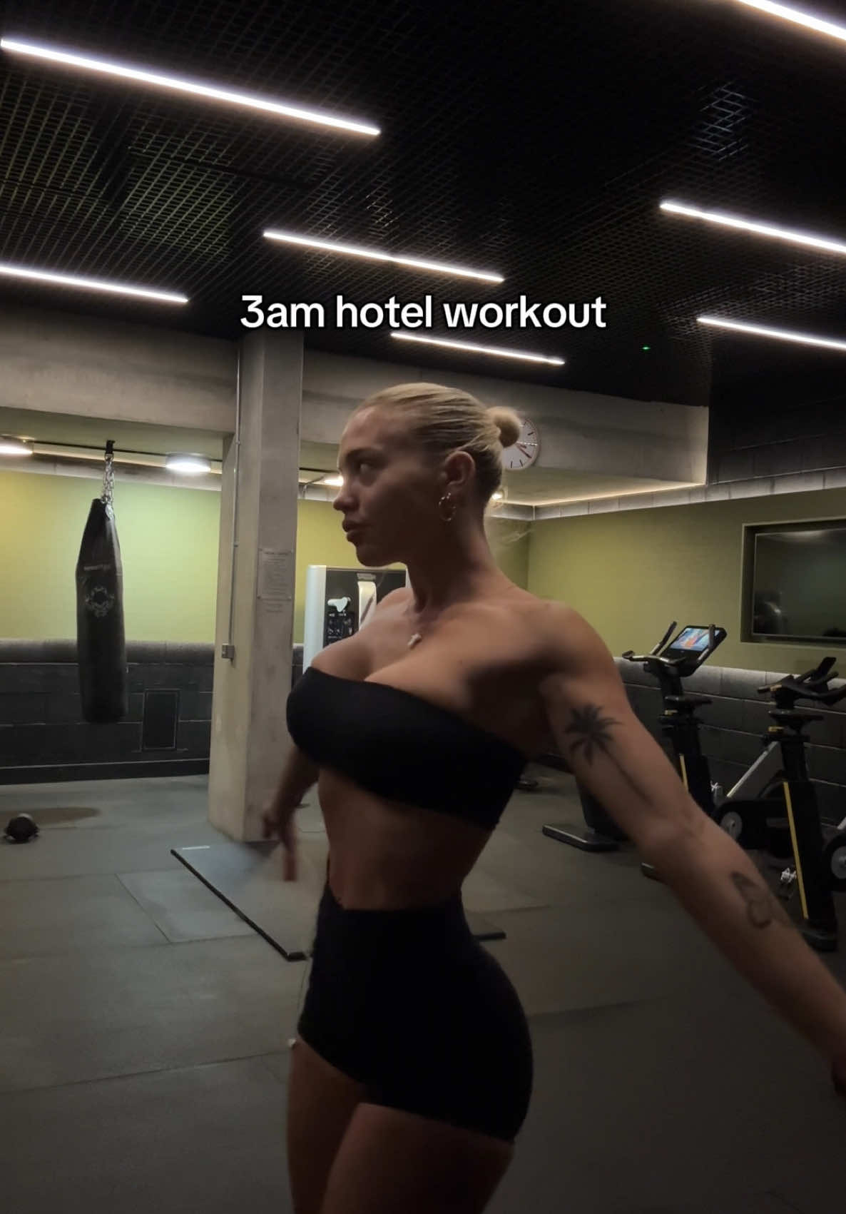 Love a lil jet lagged hotel workout 