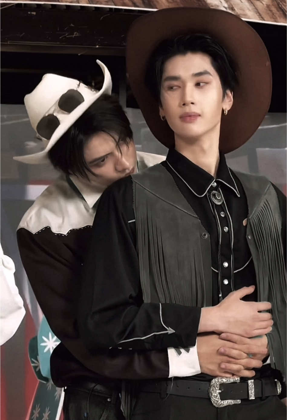 | FKJD x GRAB |  joong kissed dunk’s shoulders, arms around waist and their hips swaying together😩😩😩 #joongdunk #joongarchen #dunknatachai   #GrabFoodลดใหญ่xTheHeartKillers