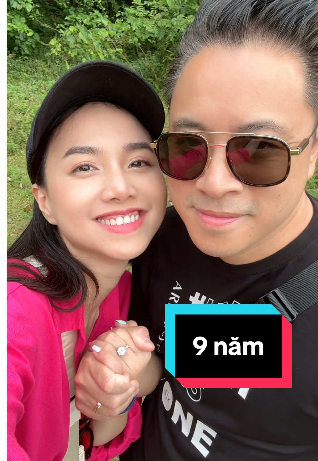 9 năm đỡ đần và nương tựa, zợ thật zui vì không phải lẻ loi gồng gánh đời mình. Cảm ơn anh Tèo, my Super Man 💋😘#Victorvu #DinhNgocDiep #9years #anniversary #tiktokgiaitri
