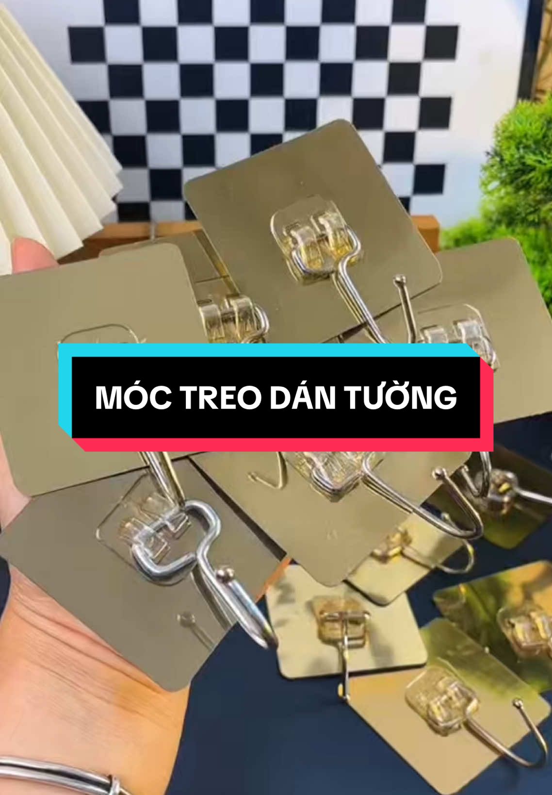 Nhà nào cũng cần có chiếc móc treo dán tường này phải không ạ #moctreo #moctreodantuong #mocdantuong #giadungtienich 