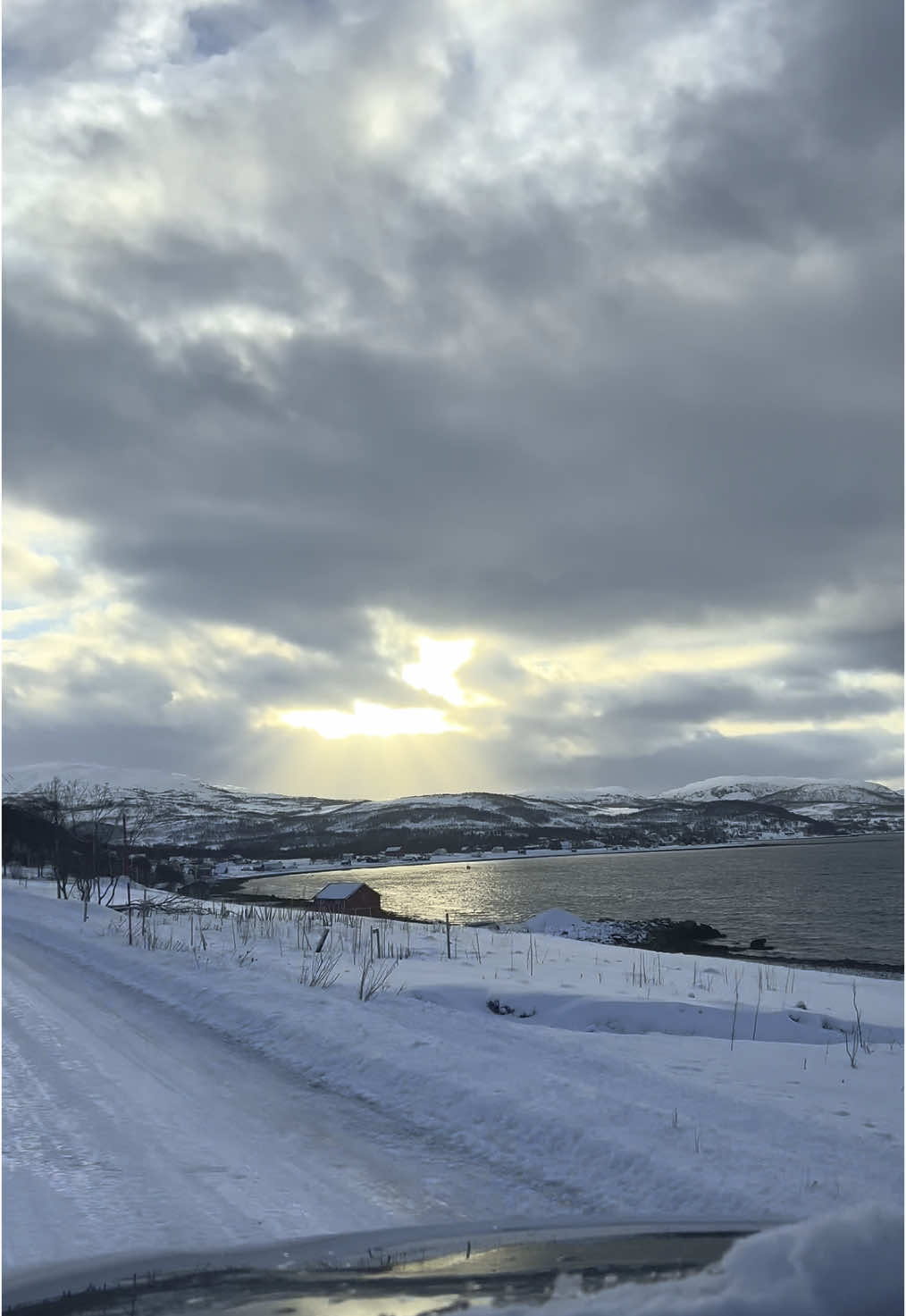 Road trip 🥶, Northern Norway 🇳🇴  . . . #norway #roadtrip #iceage #mountains #tromsø #cold #sunsetlover #sky #arctic #norge #fyp #survive #paravoce #noruega #snow 