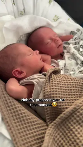 za szybko 🥹 #macierzyństwo #fyp #blizniaki #mama #momlife #mamablizniakow #foru #dlaciebie #moments #twins #parenting #cupcut #babyboys 