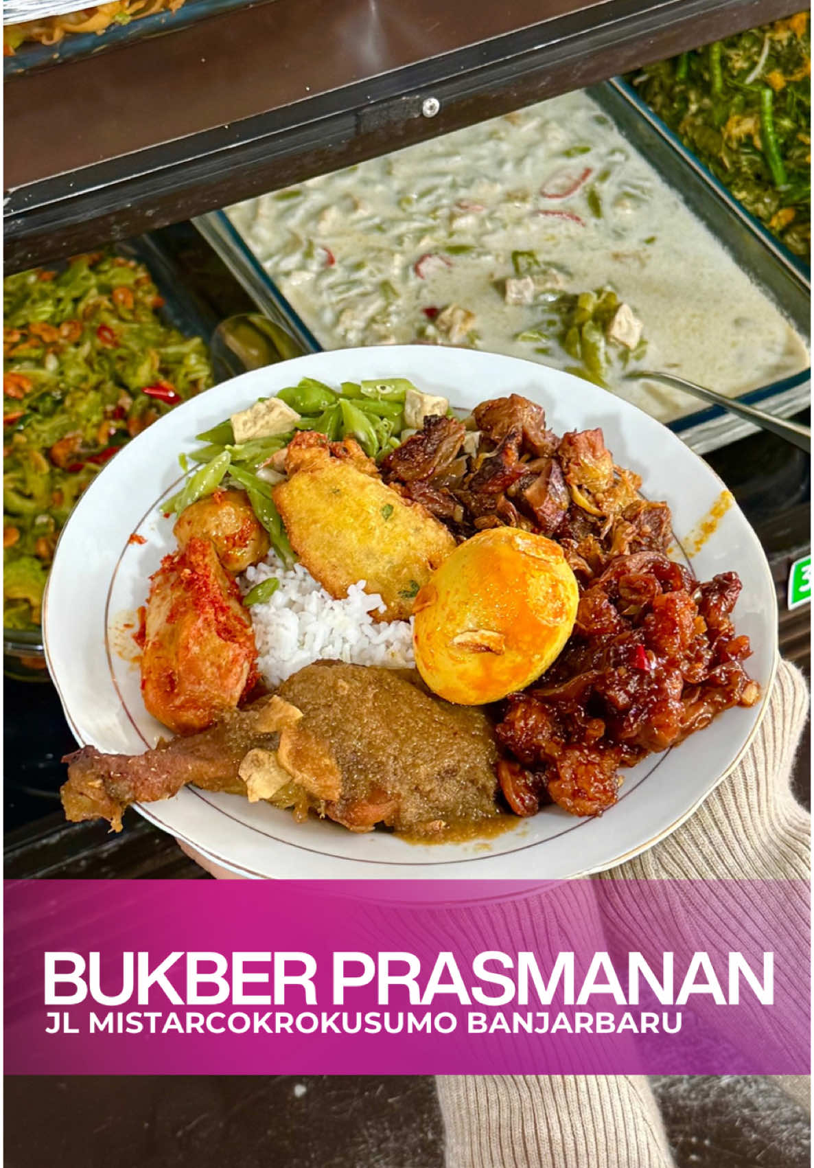 Berbuka puasa makin nikmat di Dapur Srikandi! Selama bulan Ramadhan, ada promo spesial GRATIS TAKJIL untuk pembelian tertentu. Kamu bisa dapetin es buah/puding lezat + kurma secara cuma-cuma! Restonya buka dari pukul 14.00 - 21.30, tapi sebelum buka puasa hanya melayani take away ya! Jangan lupa reservasi dulu di: 📞 081255568996 📞 081251347590 @dapursrikandi_  📍jl mistarcokrokusumo dekat jembatan kembar sungai besar bjb Yuk, mampir dan nikmati hidangan lezat dari Dapur Srikandi! #BukaPuasaBersama #PromoRamadhan #KulinerLezat #DapurSrikandi