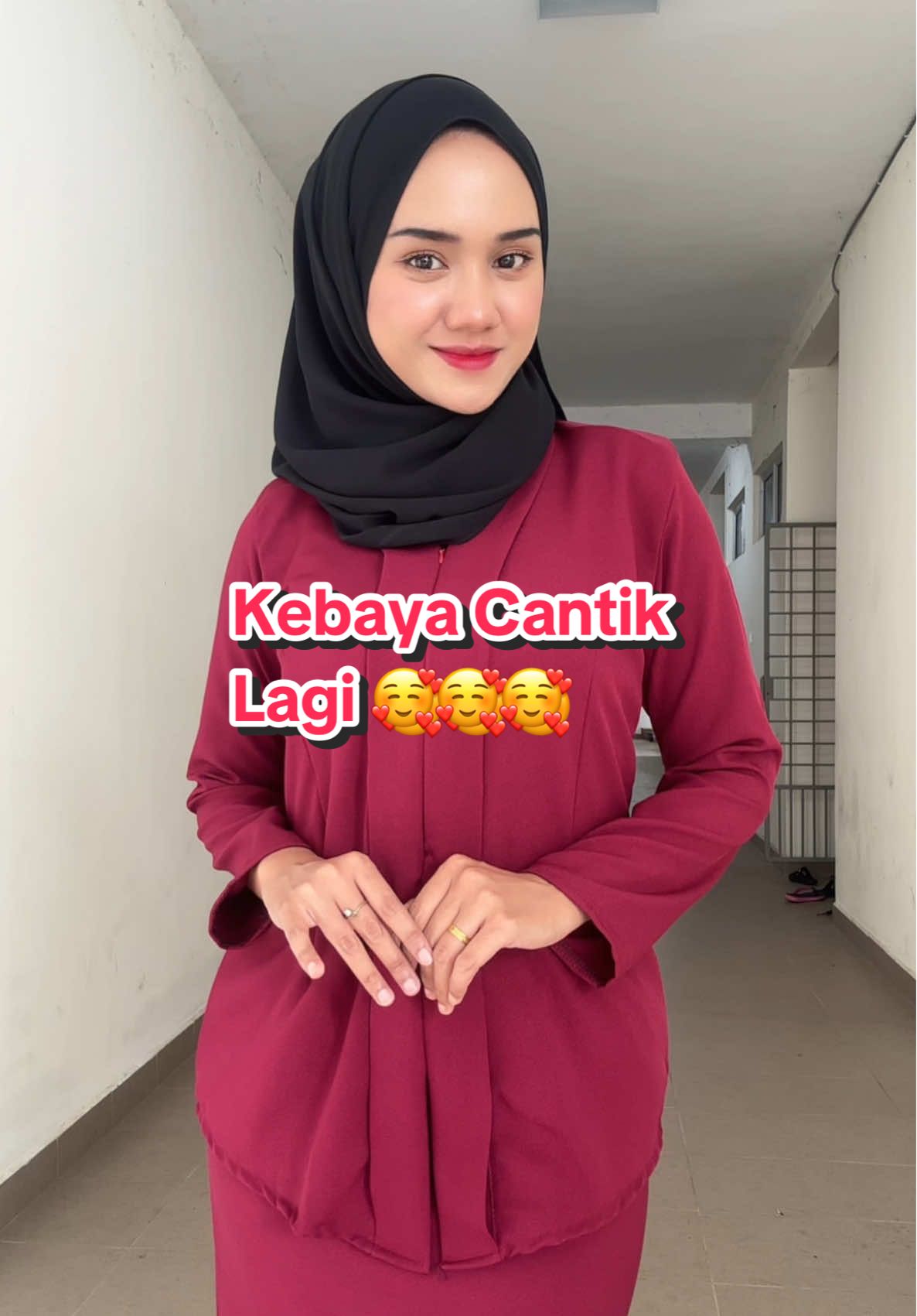 Saya tak pernah jemu dengan kebaya. Kalini saya nak racun korang dengan kebaya plain pulak hihi 😍🥰 #kebaya 