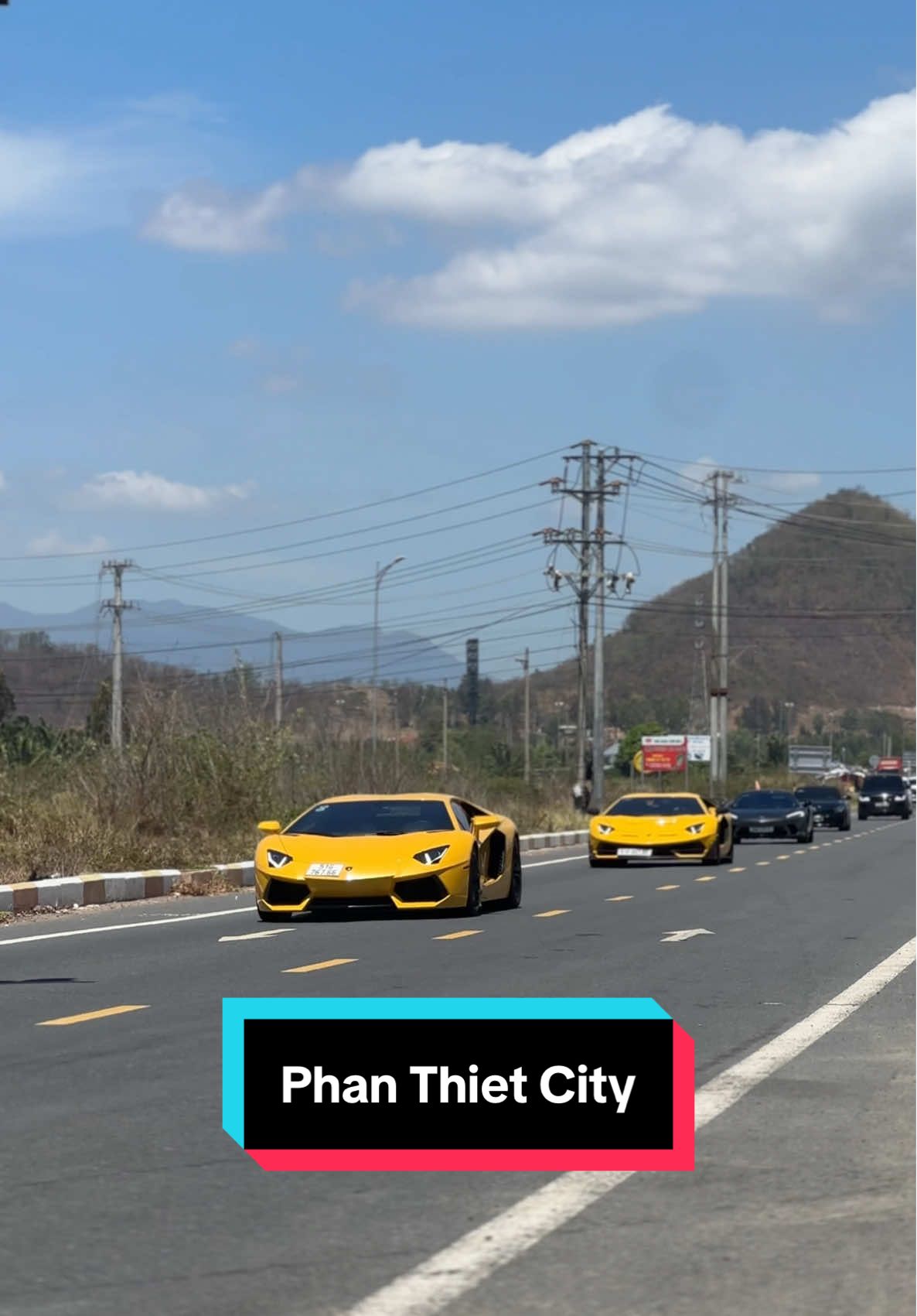 _Phan Thiết: Địa điểm nóng nhất lúc này.🤯 Cứ tưởng đang lạc vào Monaco☠️ #lamborghini #ferrari #mclaren #audi #porsche#por3 #supercar #fyp #viral #xuhuong #trending #phanthiet 