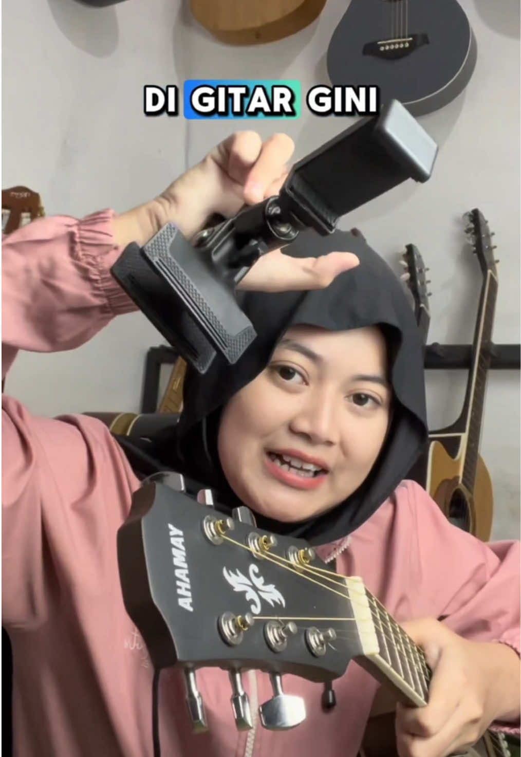 Alat yang dibutuhin konten kreator gitar nih🤩 Gitar Head Clip gais! #indahkurrrnia #affiliate #kolaborasi #rekomendasi #gitar #headclip #fyp #masukberanda 