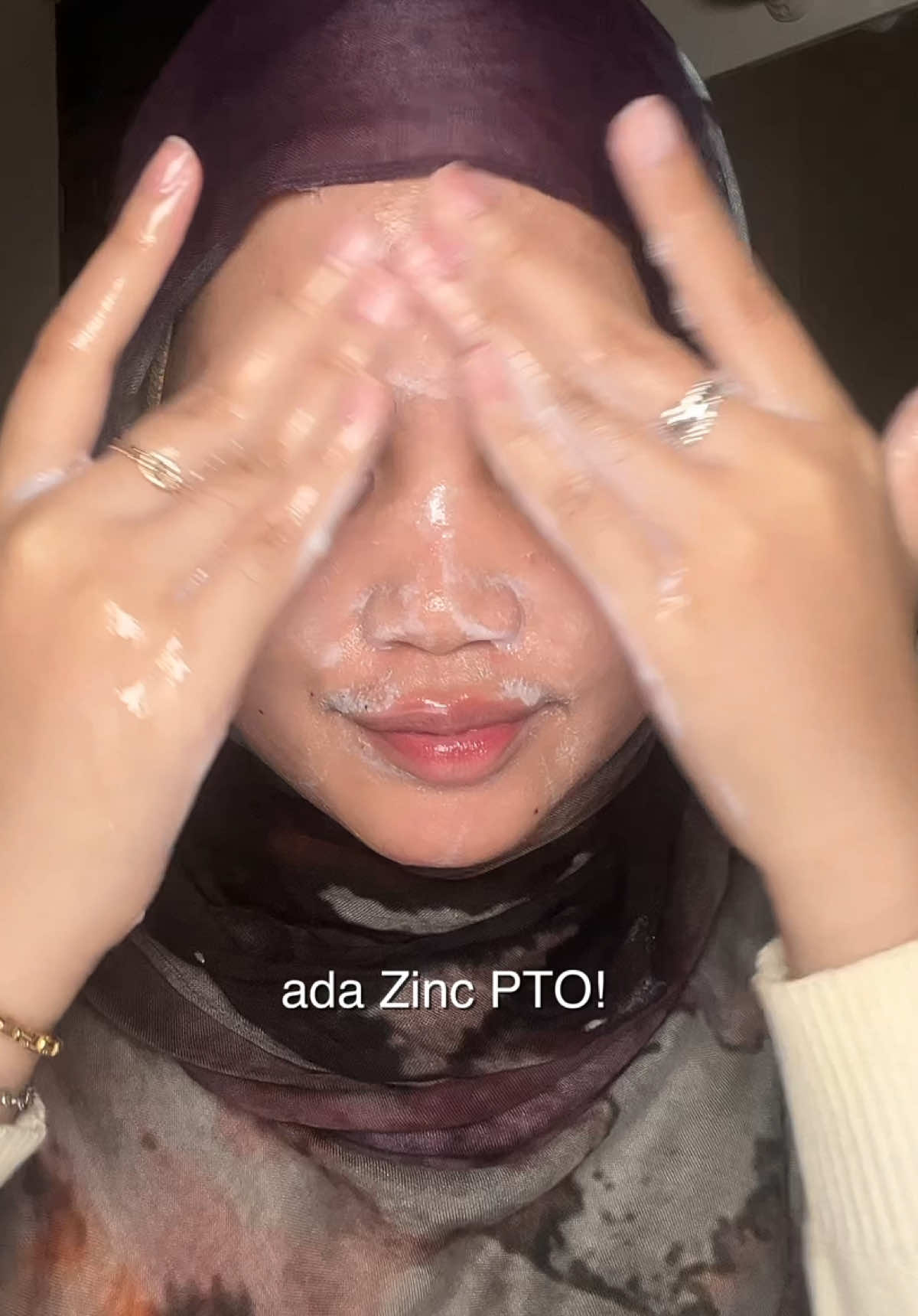 proouddd facial wash pertama yg udh ada Zinc PTO datengnya dari brand lokal🥹💜 pls pls jgn coba2 viral2 itu pake shampoo skrg udah ada FWnya!! #facialwash #zincpto #facialwashfacetology 