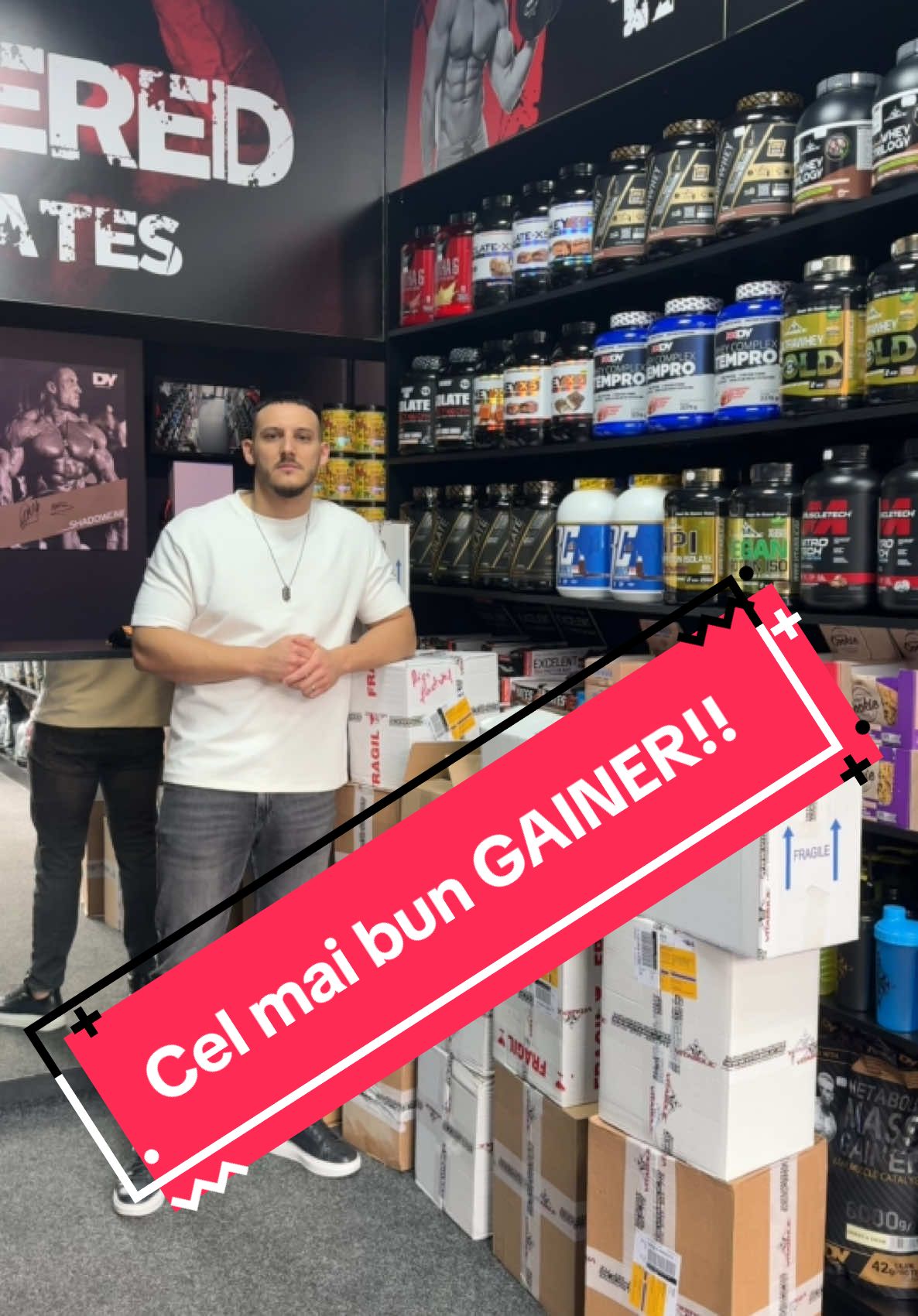 #Galati #Braila #proteinstoregalati Cel mai bun gainer îl găsești doar la Protein Store! 💪 Acesta combină o proteină izolată cu dextrină ciclică, oferindu-ți exact ce ai nevoie pentru creștere musculară de calitate🚀.  Îl vei încerca și îmi vei mulțumi pentru rezultatele pe care le vei obține!🤝